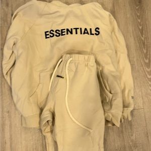 Size L - Essentials set taupe/cream, never worn